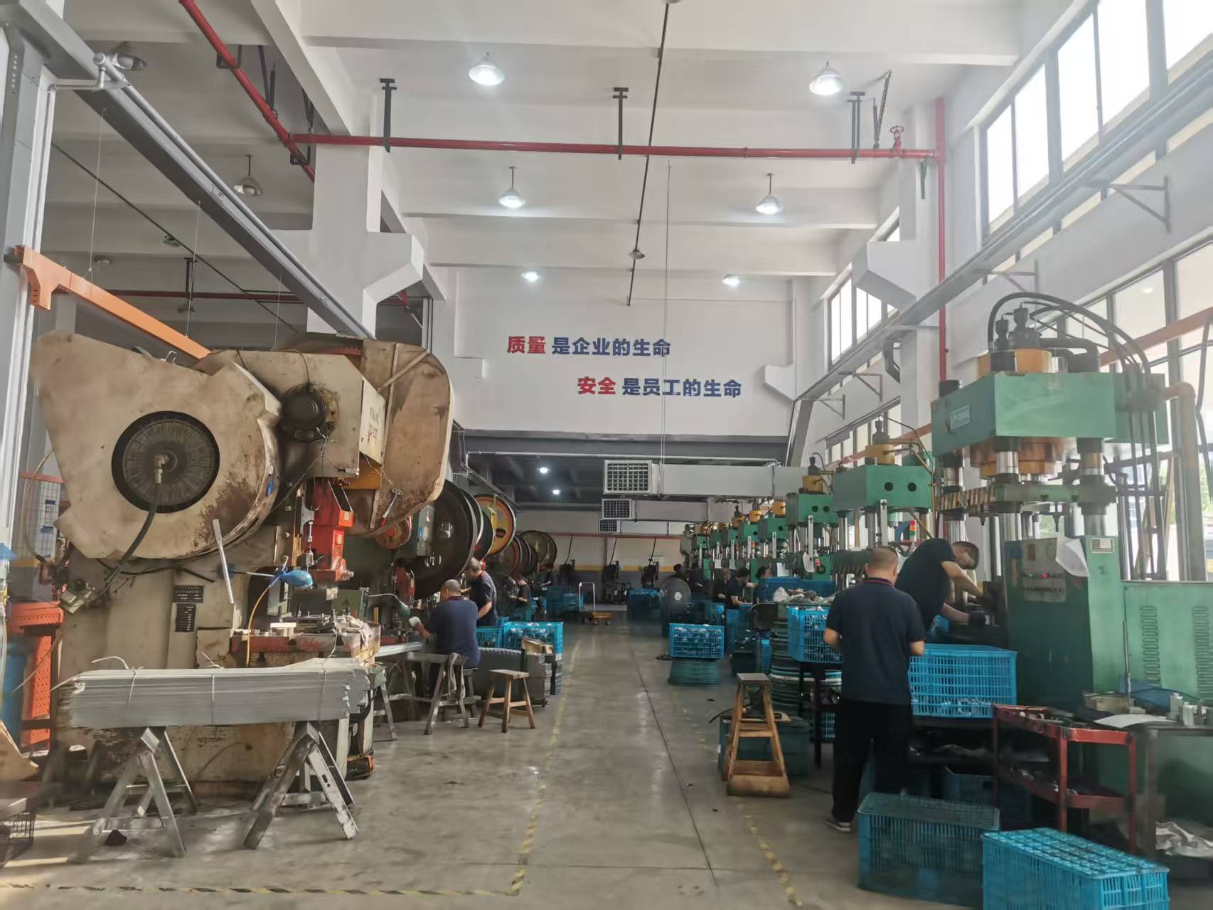 Ordenado en medio de un trabajo ajetreado, la calidad lidera el futuro: el taller de Yaodong controla estrictamente la calidad y construye un 